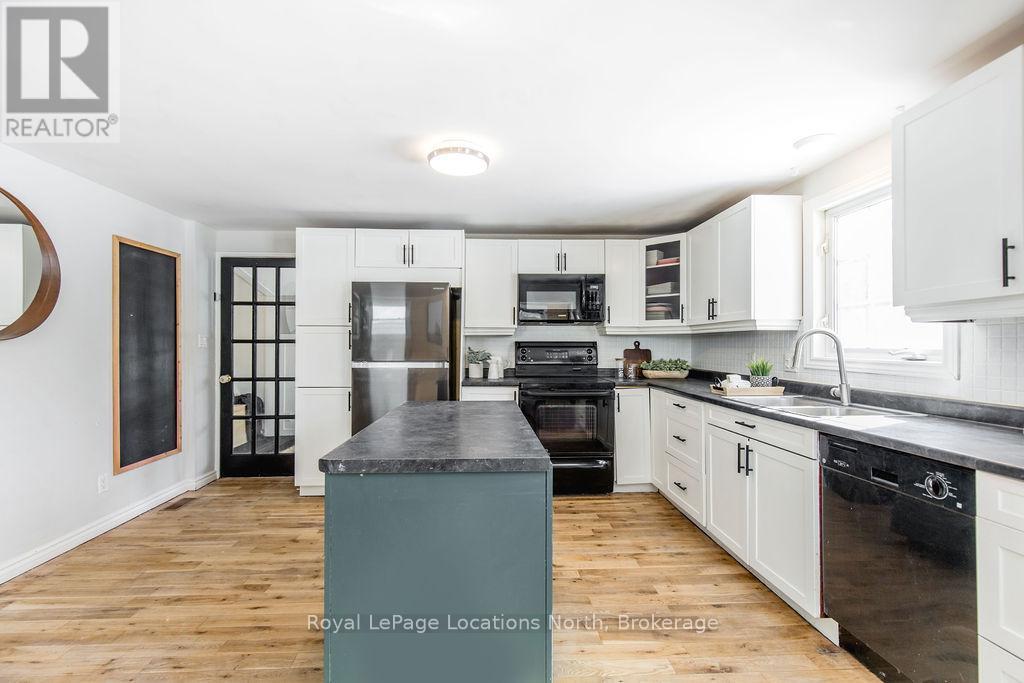 53 Lakeshore Road W, Oro-Medonte, Ontario  L0L 2E0 - Photo 6 - S12011382
