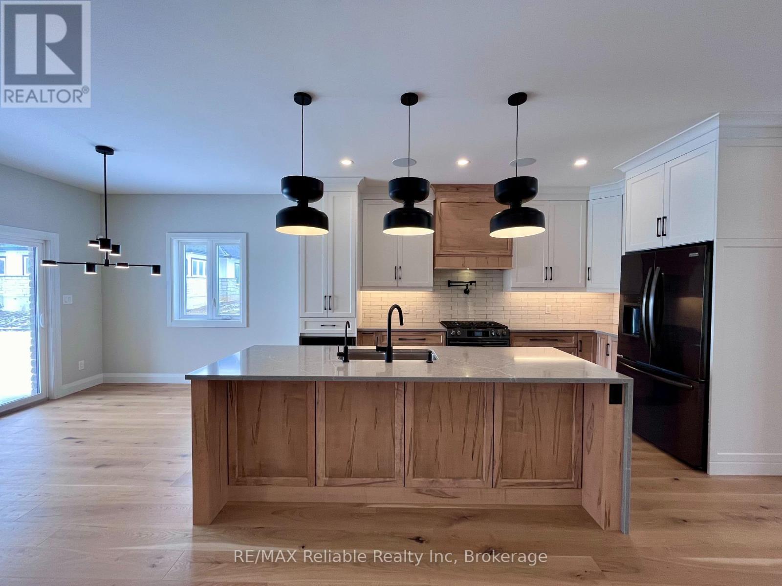 73590 Irene Crescent, Bluewater (Hay), Ontario  N0M 2T0 - Photo 14 - X12011395