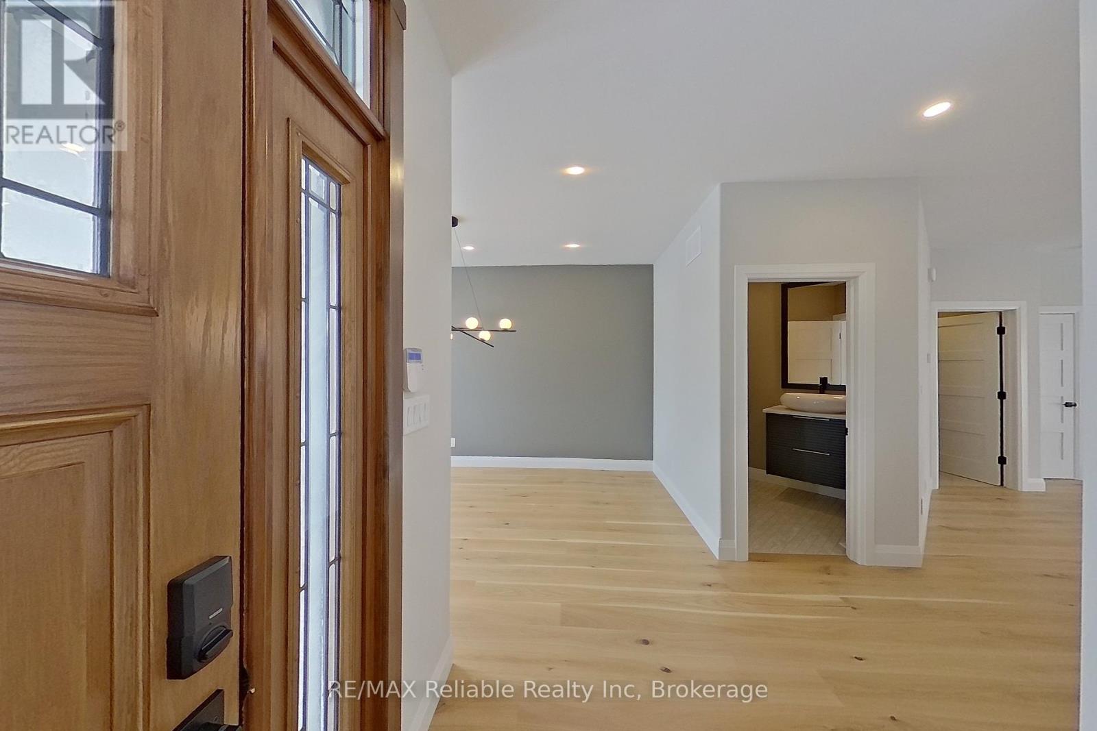 73590 Irene Crescent, Bluewater (Hay), Ontario  N0M 2T0 - Photo 6 - X12011395