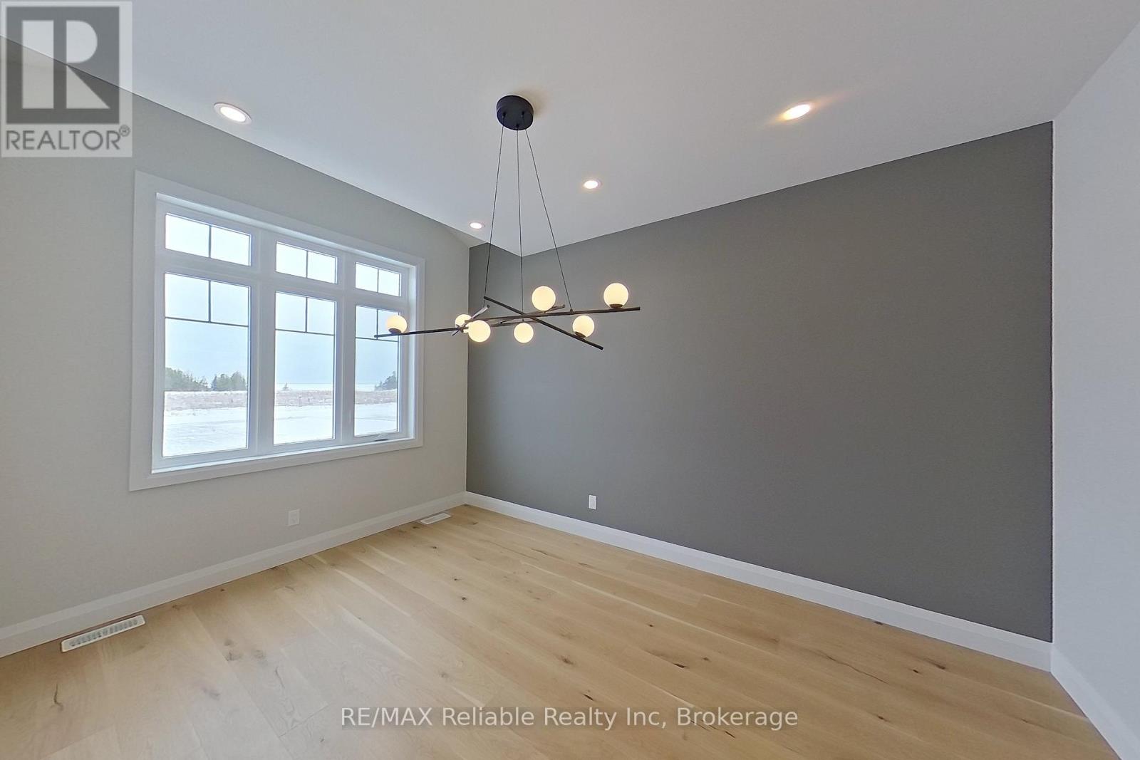 73590 Irene Crescent, Bluewater (Hay), Ontario  N0M 2T0 - Photo 7 - X12011395