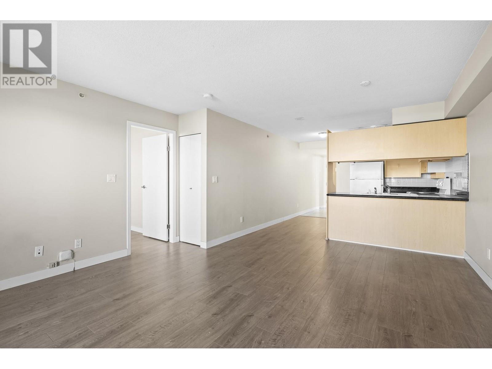 Listing Picture 7 of 12 : 407 6611 COONEY ROAD, Richmond / 烈治文 - 魯藝地產 Yvonne Lu Group - MLS Medallion Club Member