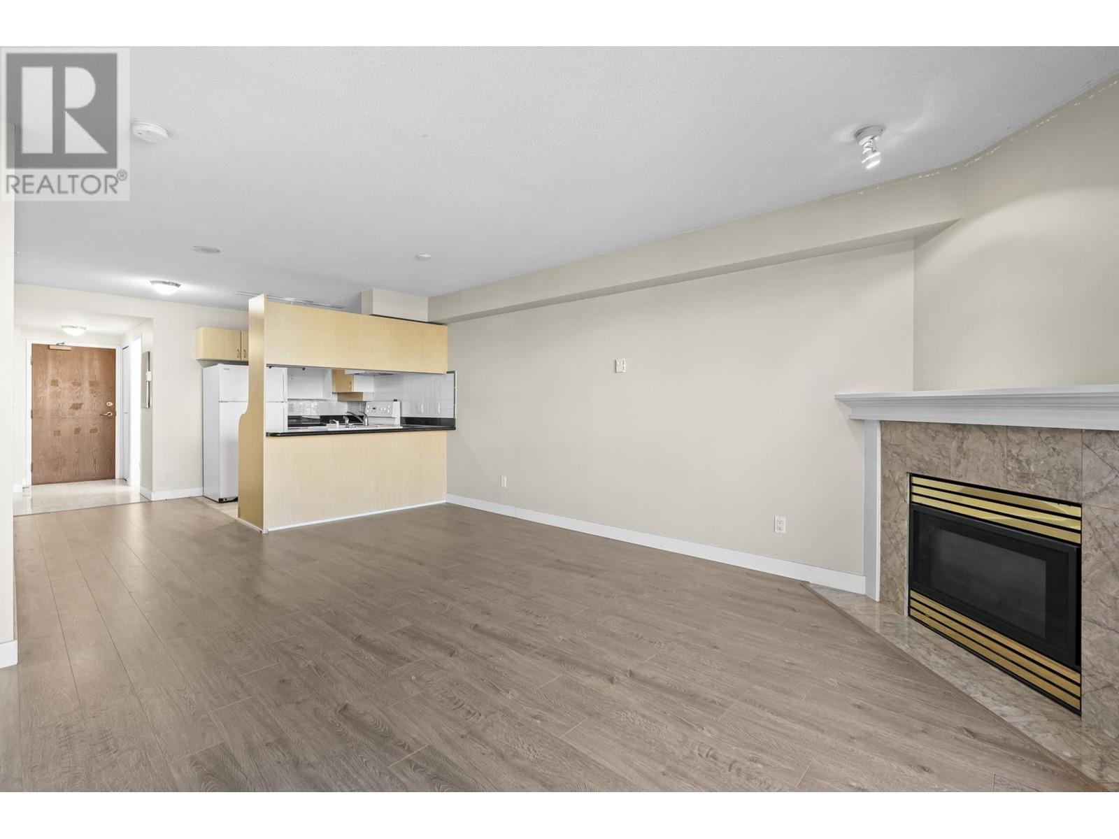 Listing Picture 9 of 12 : 407 6611 COONEY ROAD, Richmond / 烈治文 - 魯藝地產 Yvonne Lu Group - MLS Medallion Club Member