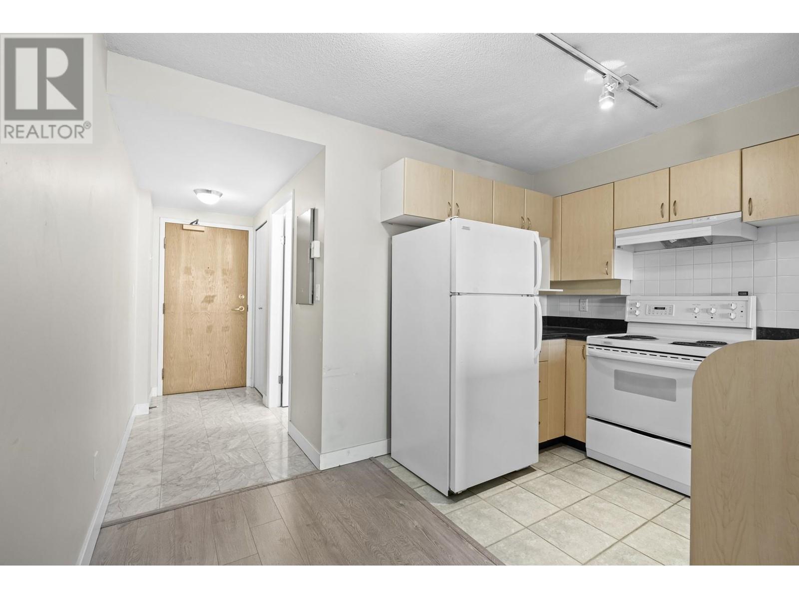 Listing Picture 3 of 12 : 407 6611 COONEY ROAD, Richmond / 烈治文 - 魯藝地產 Yvonne Lu Group - MLS Medallion Club Member