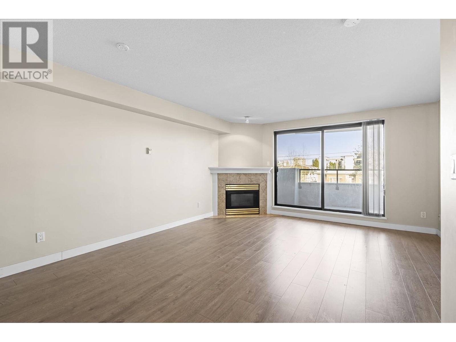 Listing Picture 4 of 12 : 407 6611 COONEY ROAD, Richmond / 烈治文 - 魯藝地產 Yvonne Lu Group - MLS Medallion Club Member