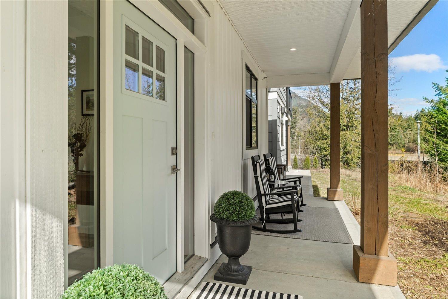 Property at 63887 BEECH AVENUE image 4