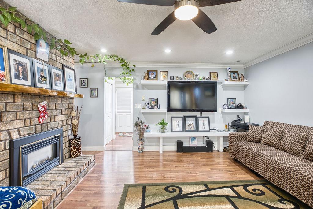 Property at 21163 0 AVENUE image 3
