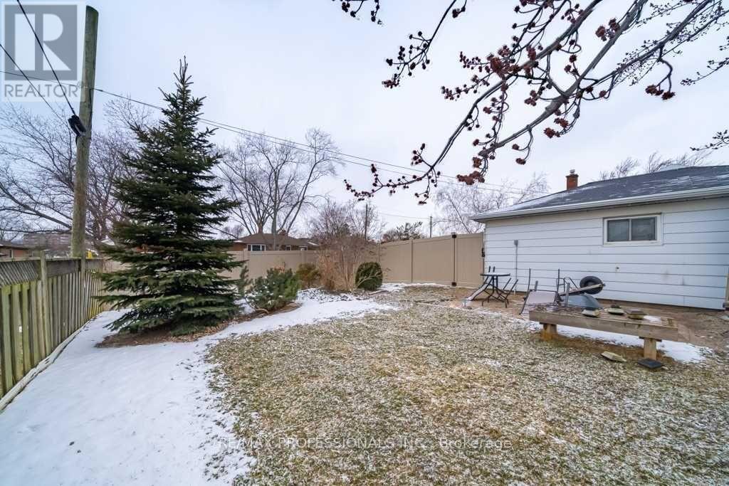 Basement - 2106 Sunnydale Drive, Burlington, Ontario  L7P 1E7 - Photo 18 - W12011272