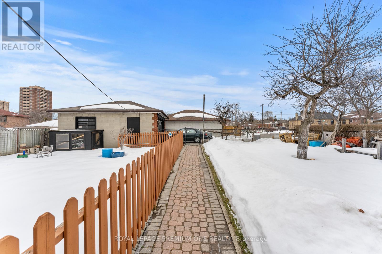 280 Epsom Downs Drive, Toronto, Ontario  M3M 1T6 - Photo 37 - W12011287