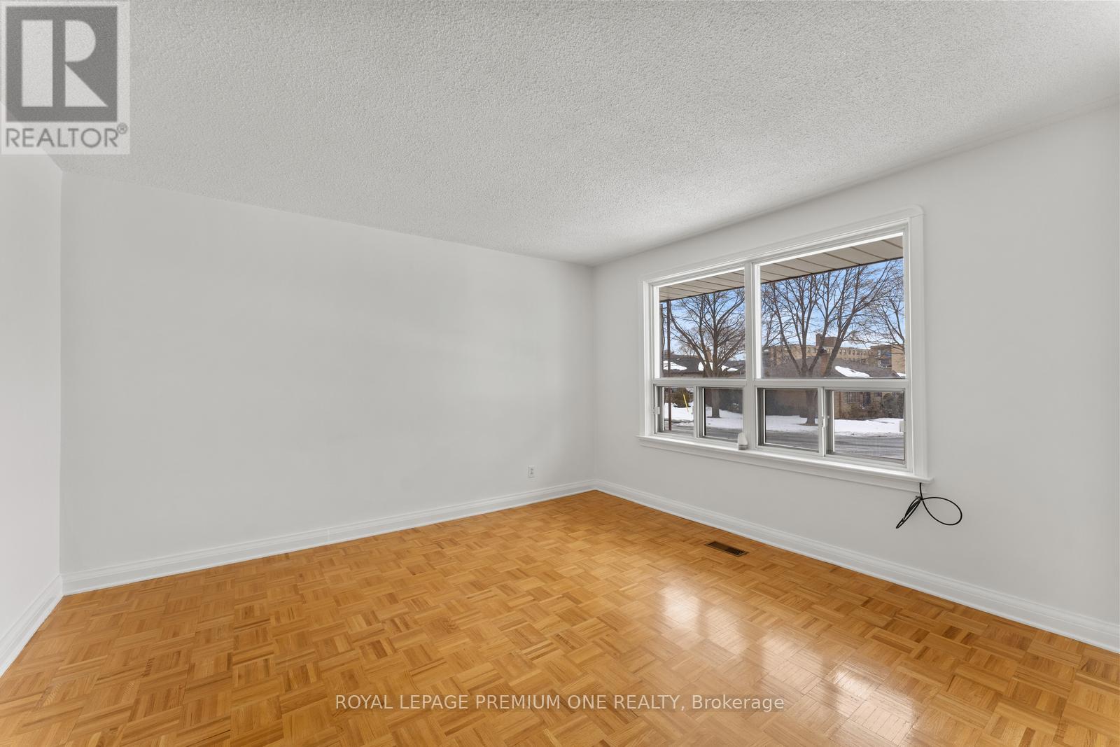 280 Epsom Downs Drive, Toronto, Ontario  M3M 1T6 - Photo 7 - W12011287