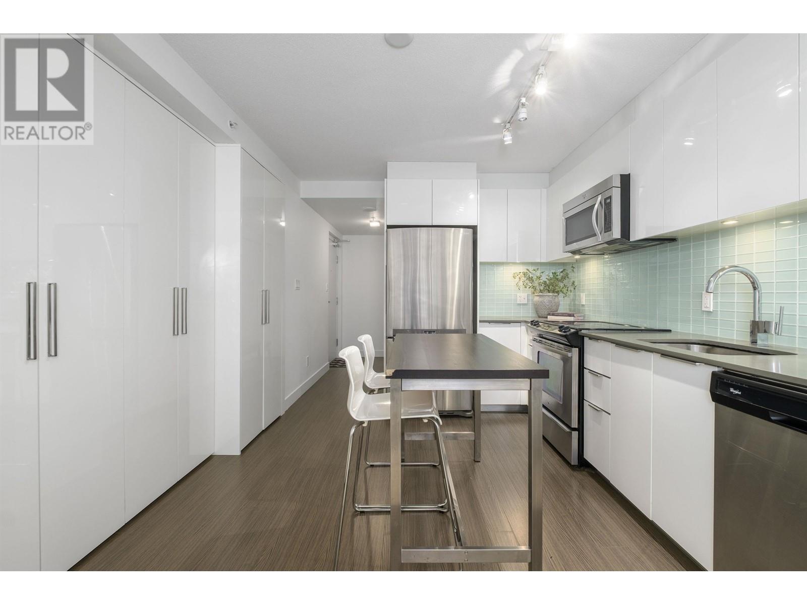 Listing Picture 6 of 26 : 601 1325 ROLSTON STREET, Vancouver / 溫哥華 - 魯藝地產 Yvonne Lu Group - MLS Medallion Club Member