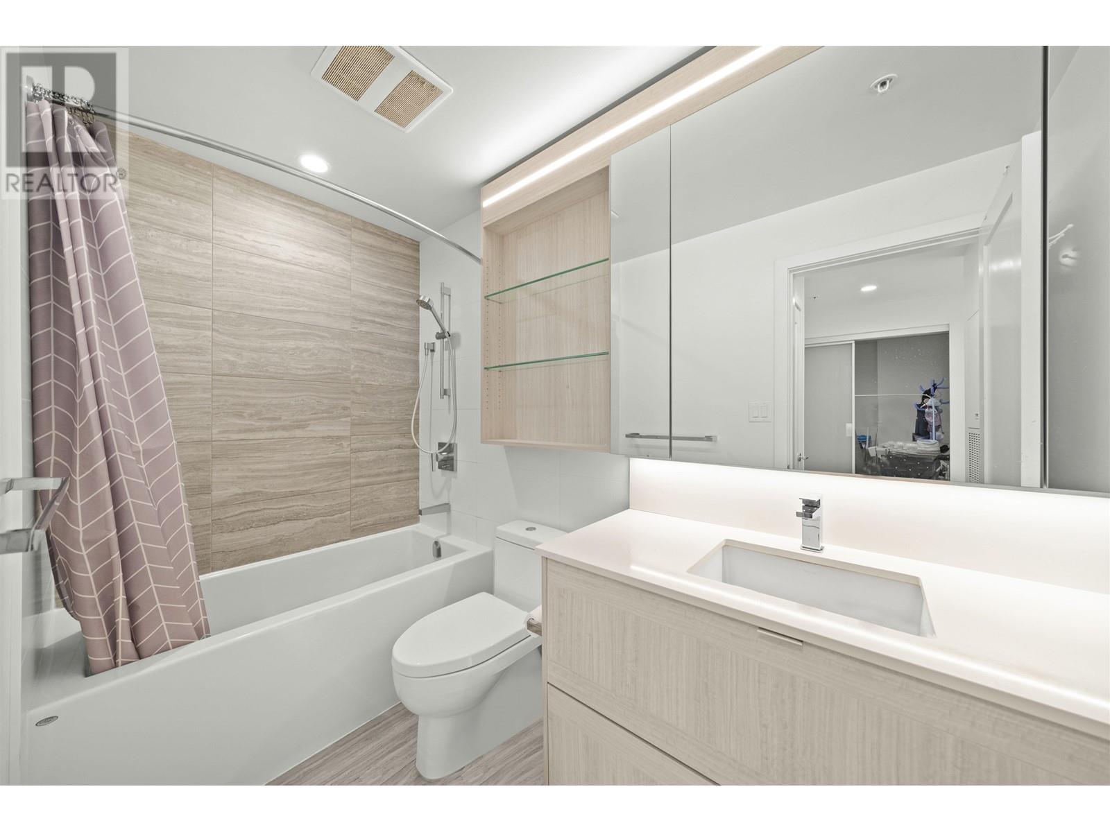 Listing Picture 13 of 27 : 2208 2311 BETA AVENUE, Burnaby / 本拿比 - 魯藝地產 Yvonne Lu Group - MLS Medallion Club Member