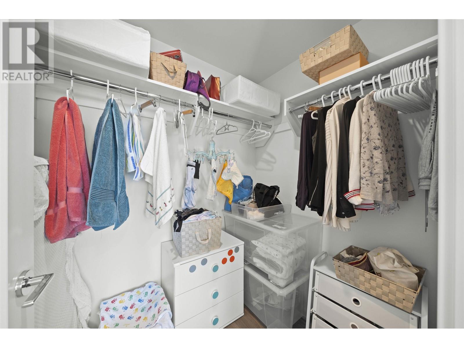 Listing Picture 14 of 27 : 2208 2311 BETA AVENUE, Burnaby / 本拿比 - 魯藝地產 Yvonne Lu Group - MLS Medallion Club Member