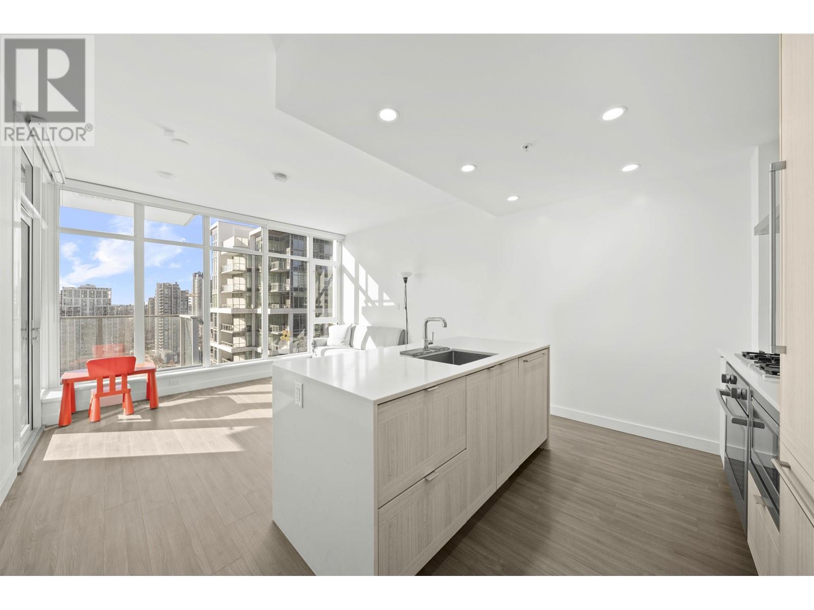Listing Picture 2 of 27 : 2208 2311 BETA AVENUE, Burnaby / 本拿比 - 魯藝地產 Yvonne Lu Group - MLS Medallion Club Member
