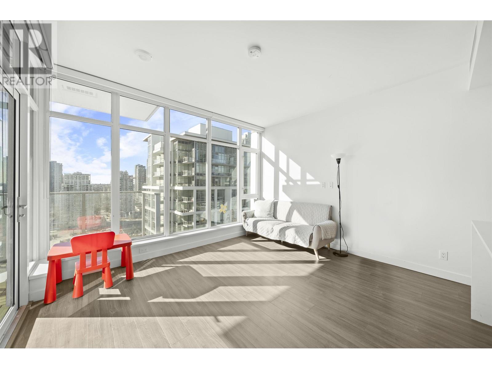 Listing Picture 3 of 27 : 2208 2311 BETA AVENUE, Burnaby / 本拿比 - 魯藝地產 Yvonne Lu Group - MLS Medallion Club Member