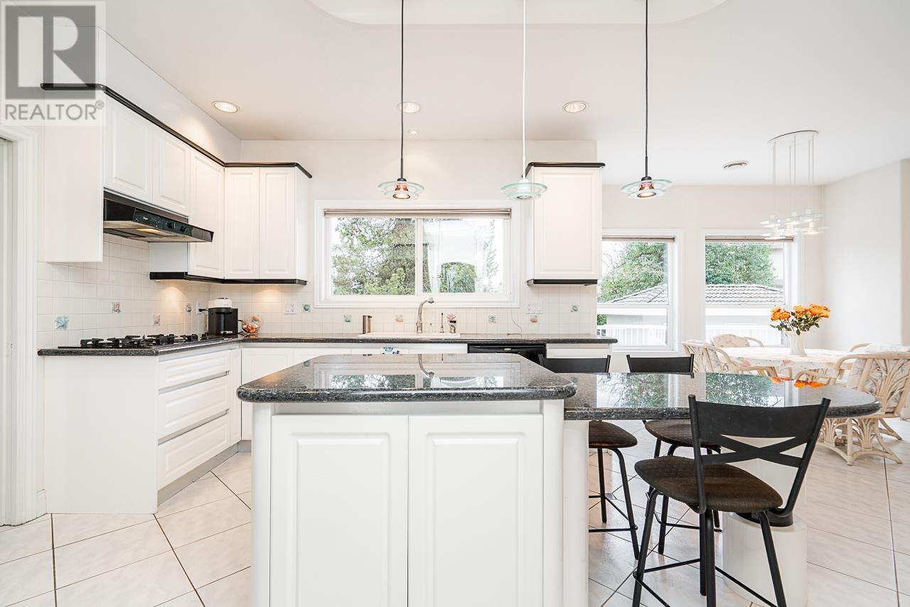 Listing Picture 13 of 40 : 3619 DALEBRIGHT DRIVE, Burnaby / 本拿比 - 魯藝地產 Yvonne Lu Group - MLS Medallion Club Member
