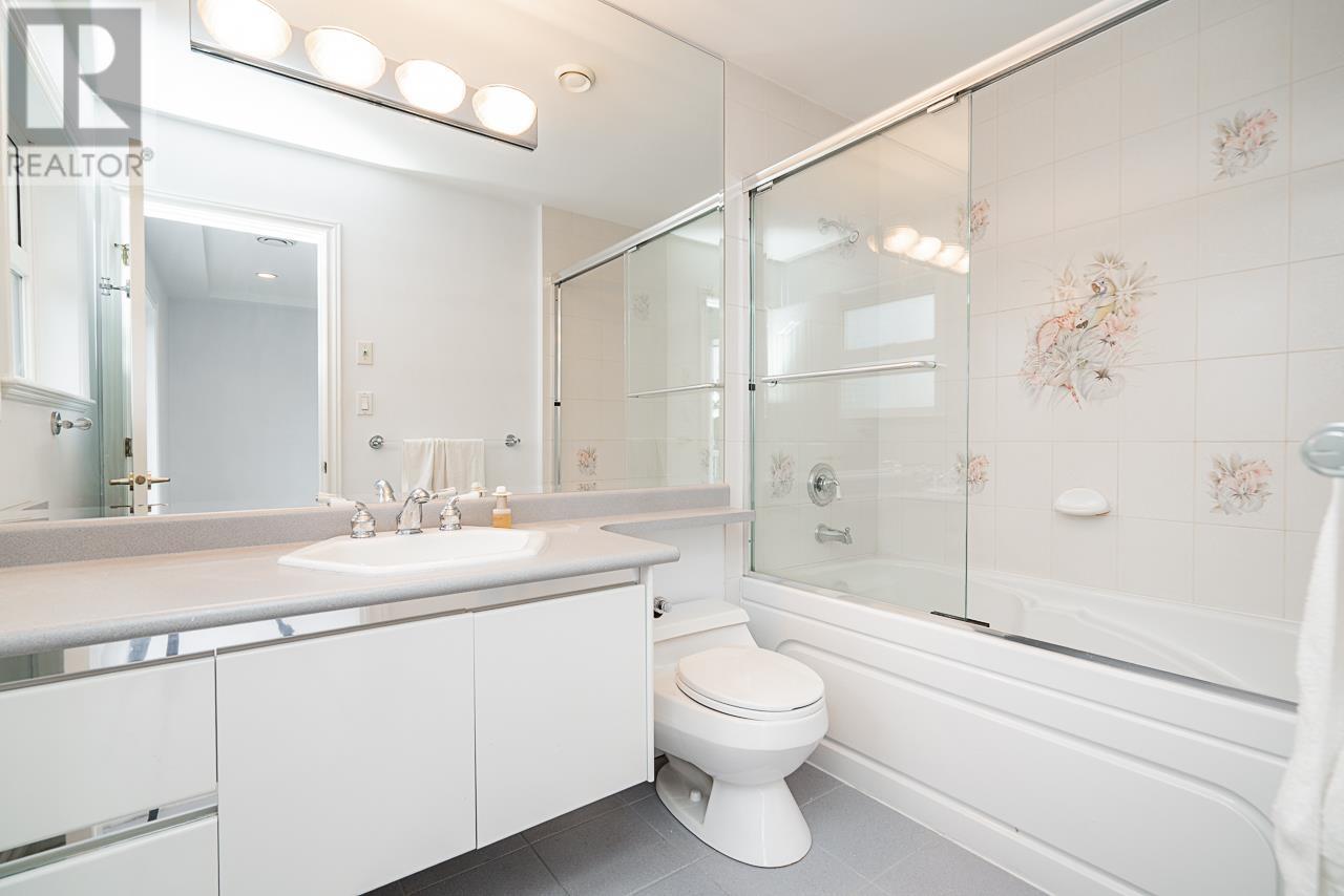 Listing Picture 28 of 40 : 3619 DALEBRIGHT DRIVE, Burnaby / 本拿比 - 魯藝地產 Yvonne Lu Group - MLS Medallion Club Member