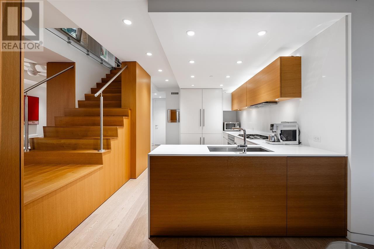 Th109 1383 Marinaside Crescent, Vancouver, British Columbia  V6Z 2W9 - Photo 4 - R2975880