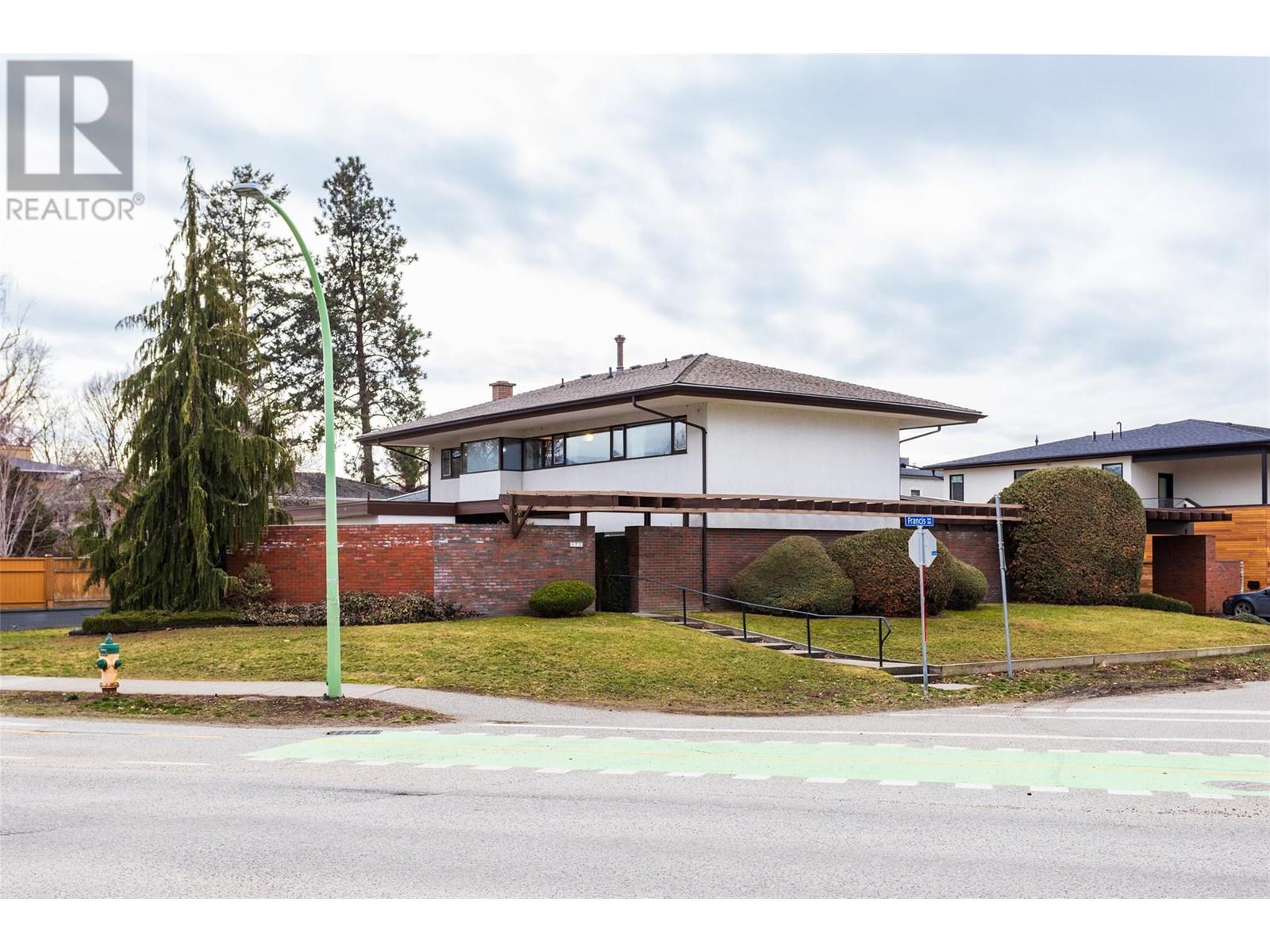 371 Francis Avenue, Kelowna, British Columbia  V1Y 5E8 - Photo 2 - 10338167