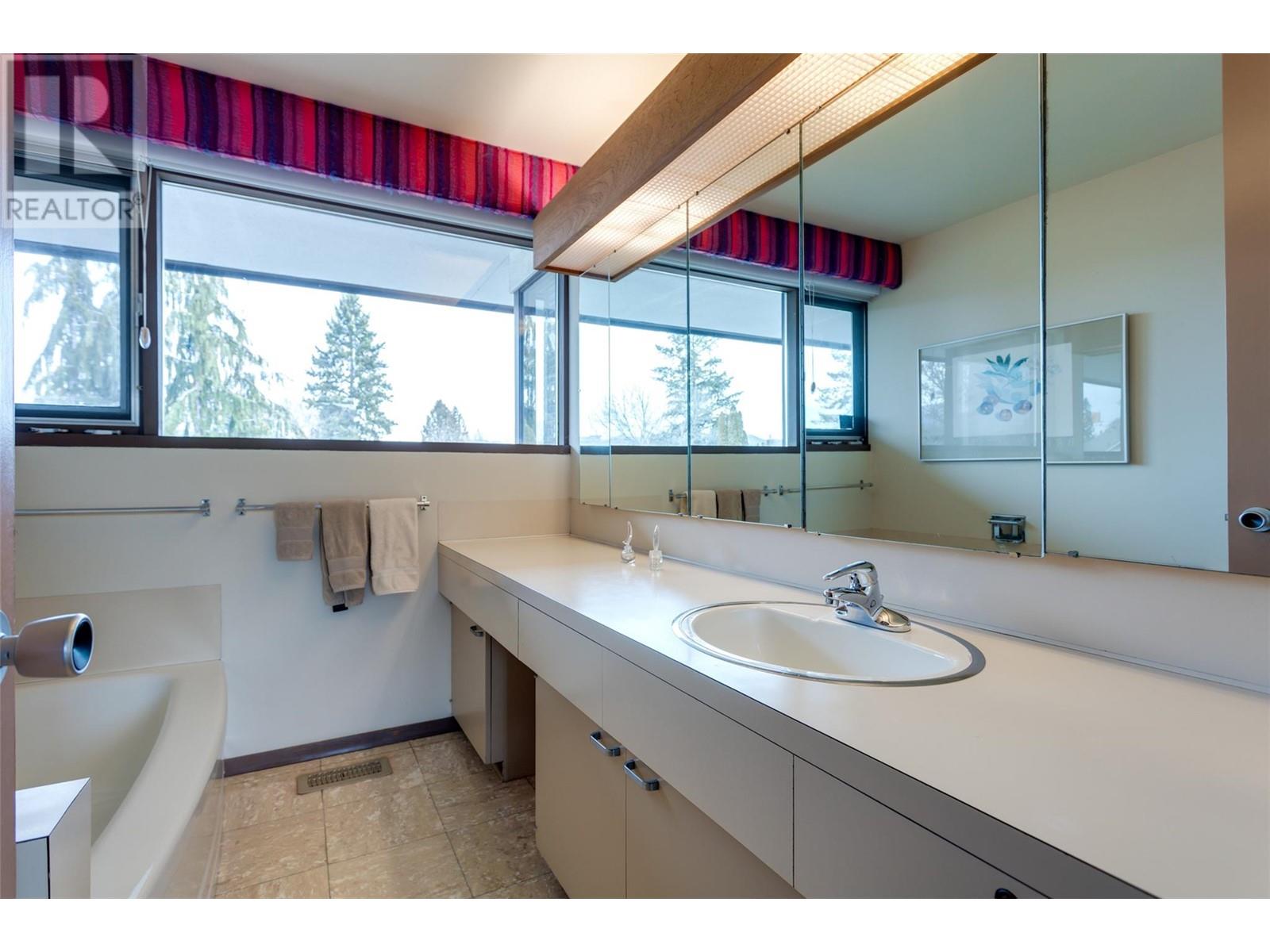 371 Francis Avenue, Kelowna, British Columbia  V1Y 5E8 - Photo 32 - 10338167
