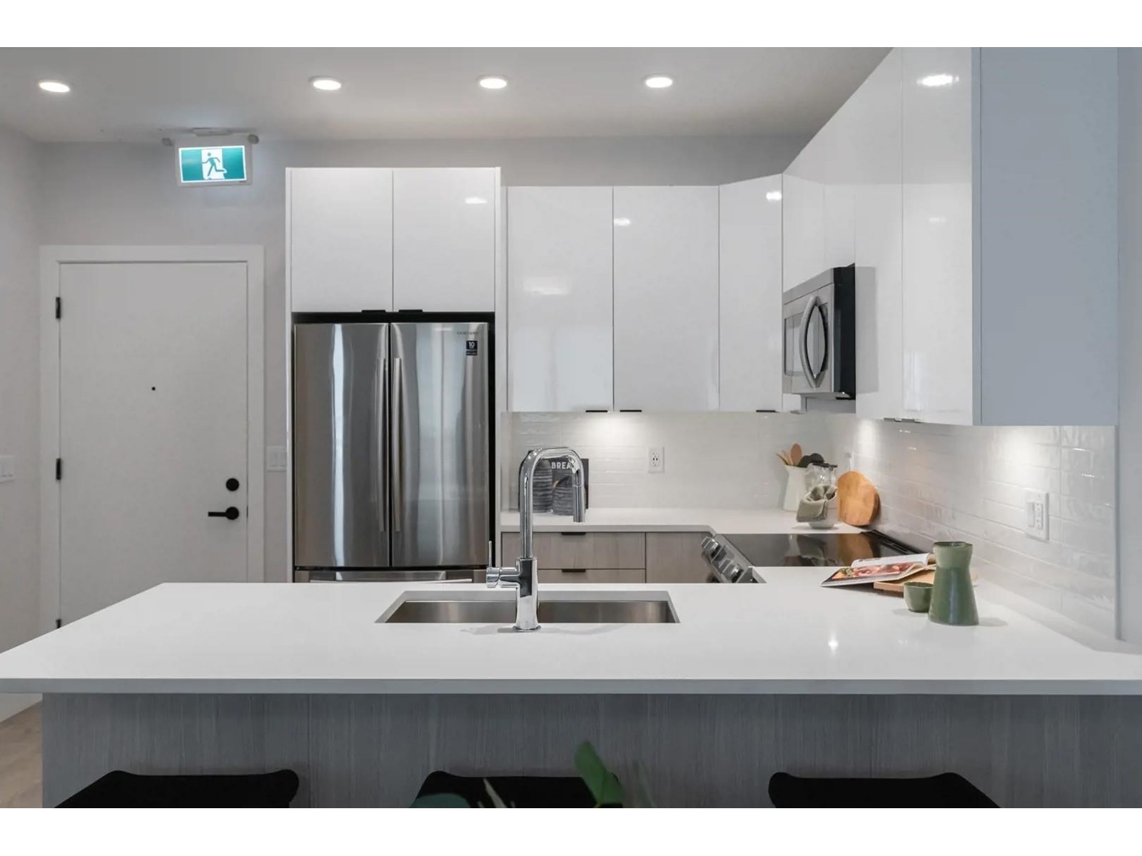 Property at 203 13452 95 AVENUE image 3
