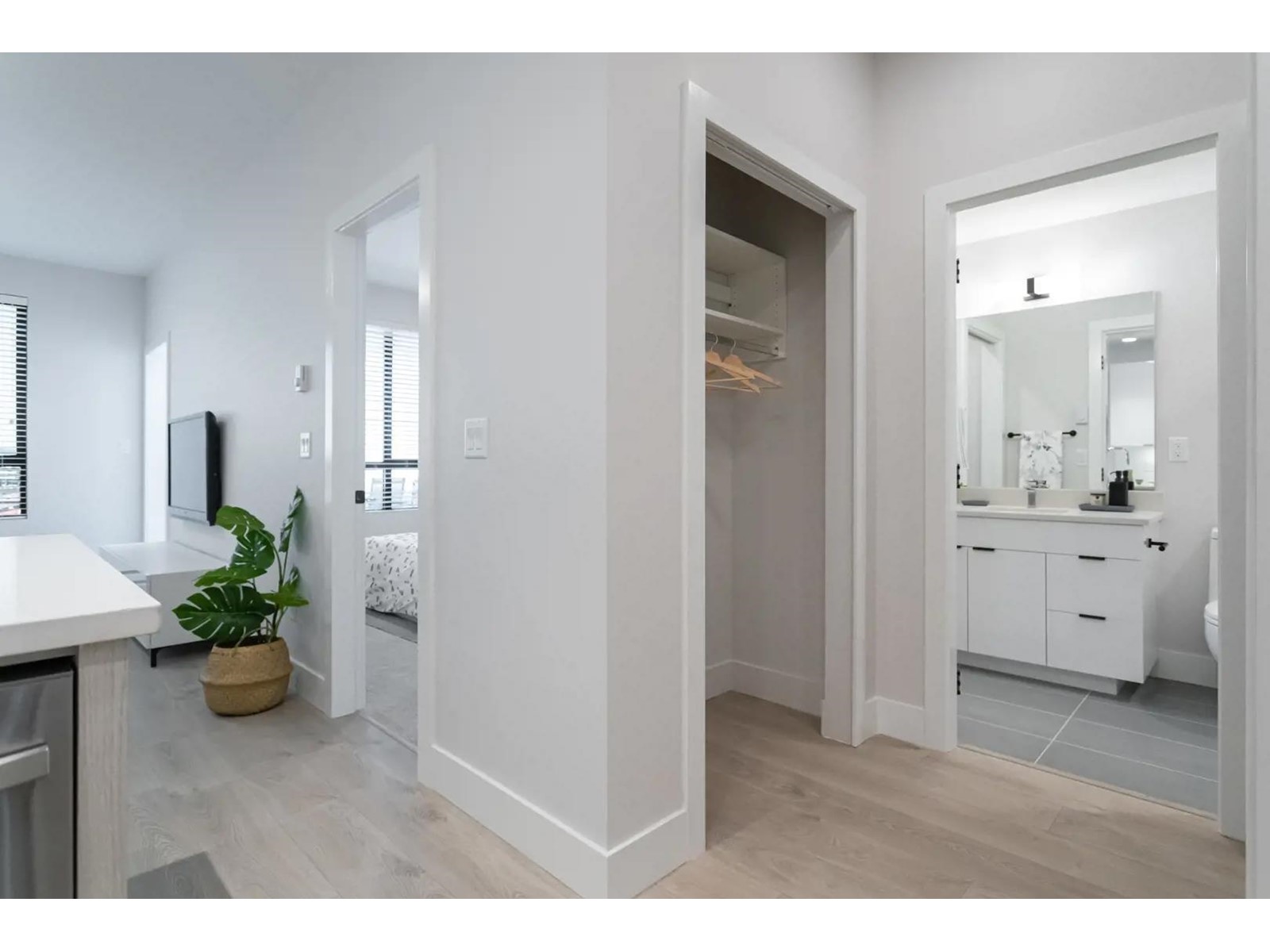 605 13452 95 Avenue, Surrey, British Columbia  V3R 7W4 - Photo 10 - R2955781