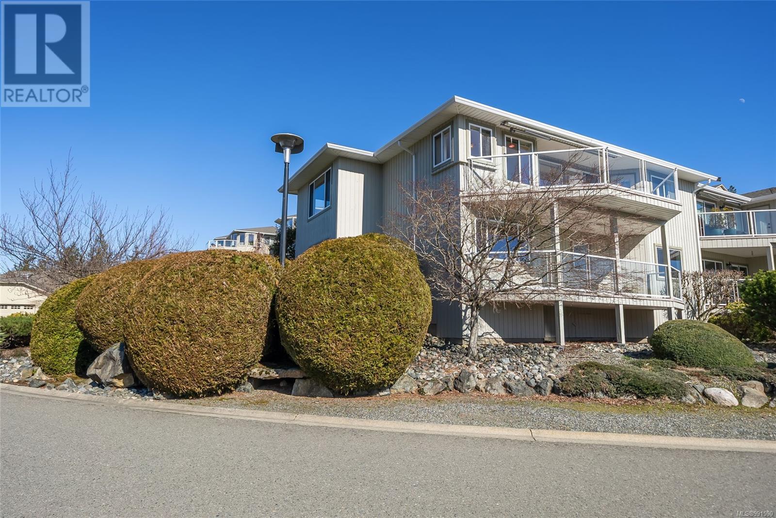 Property at 3385 Edgewood Dr image 4