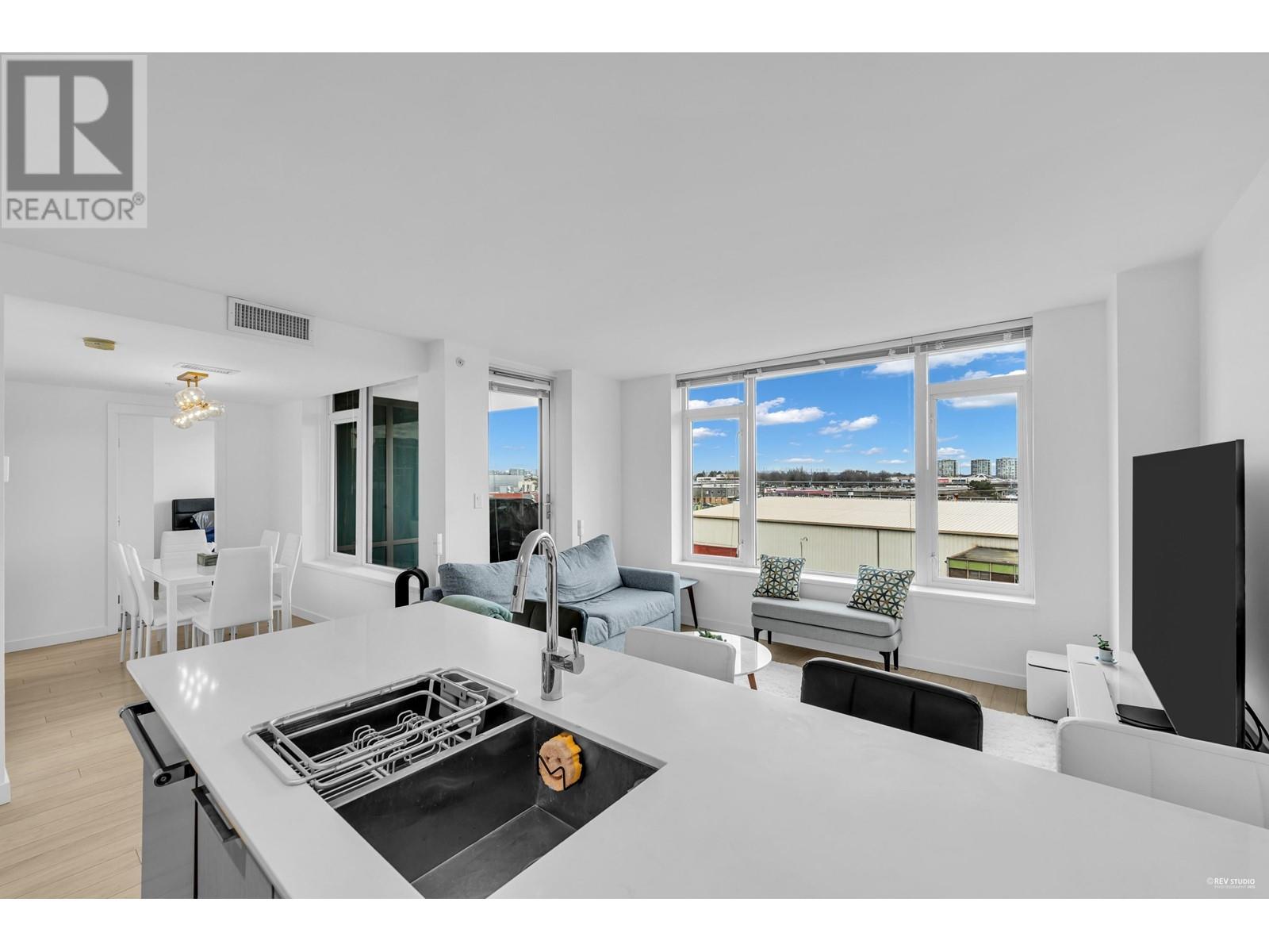 Listing Picture 2 of 29 : 501 5619 CEDARBRIDGE WAY, Richmond / 烈治文 - 魯藝地產 Yvonne Lu Group - MLS Medallion Club Member