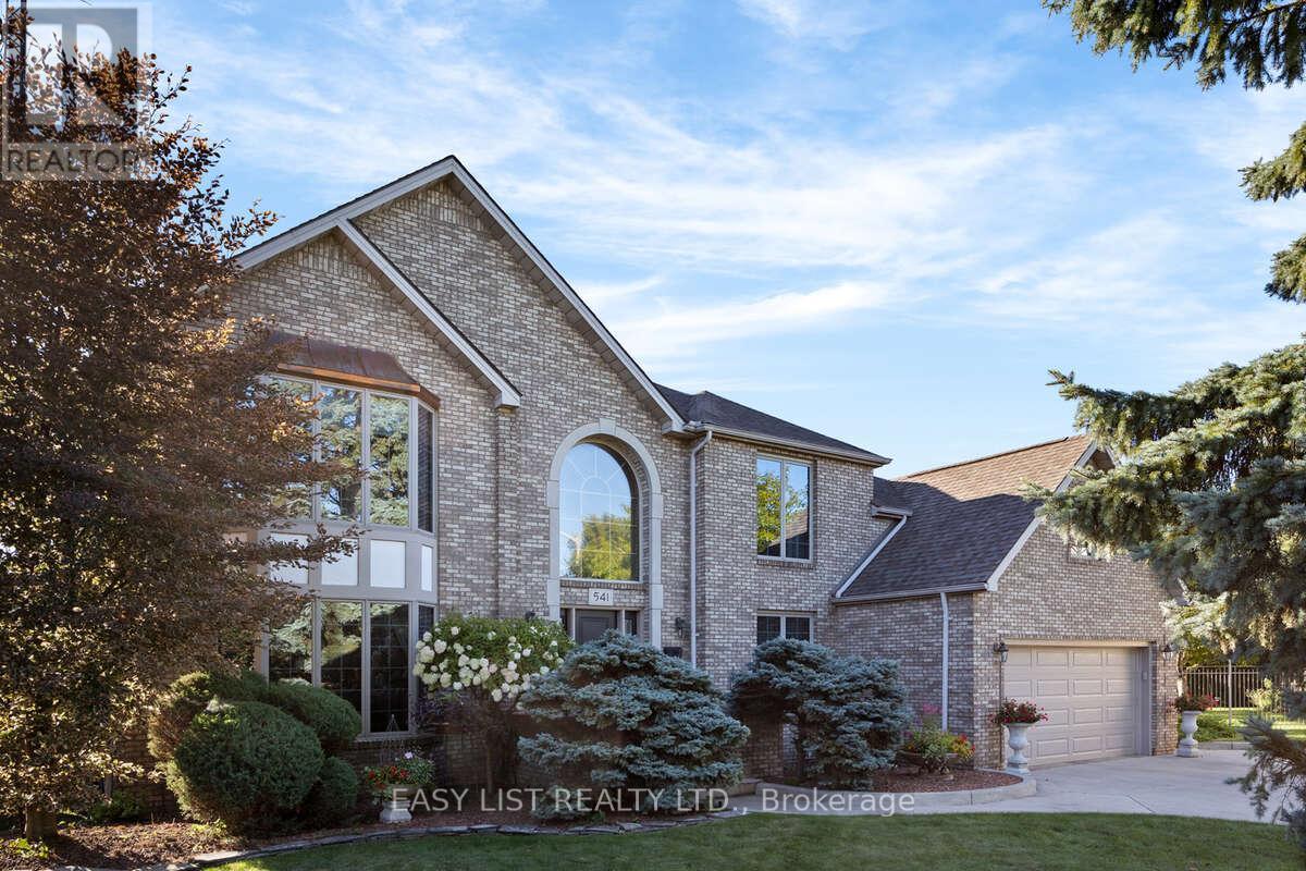 541 KERR CRESCENT, Lakeshore, Ontario