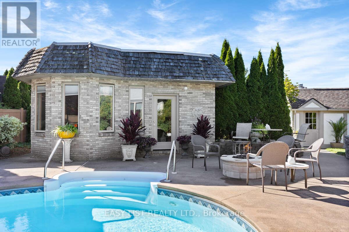 541 Kerr Crescent, Lakeshore, Ontario  N0R 1A0 - Photo 13 - X12011174