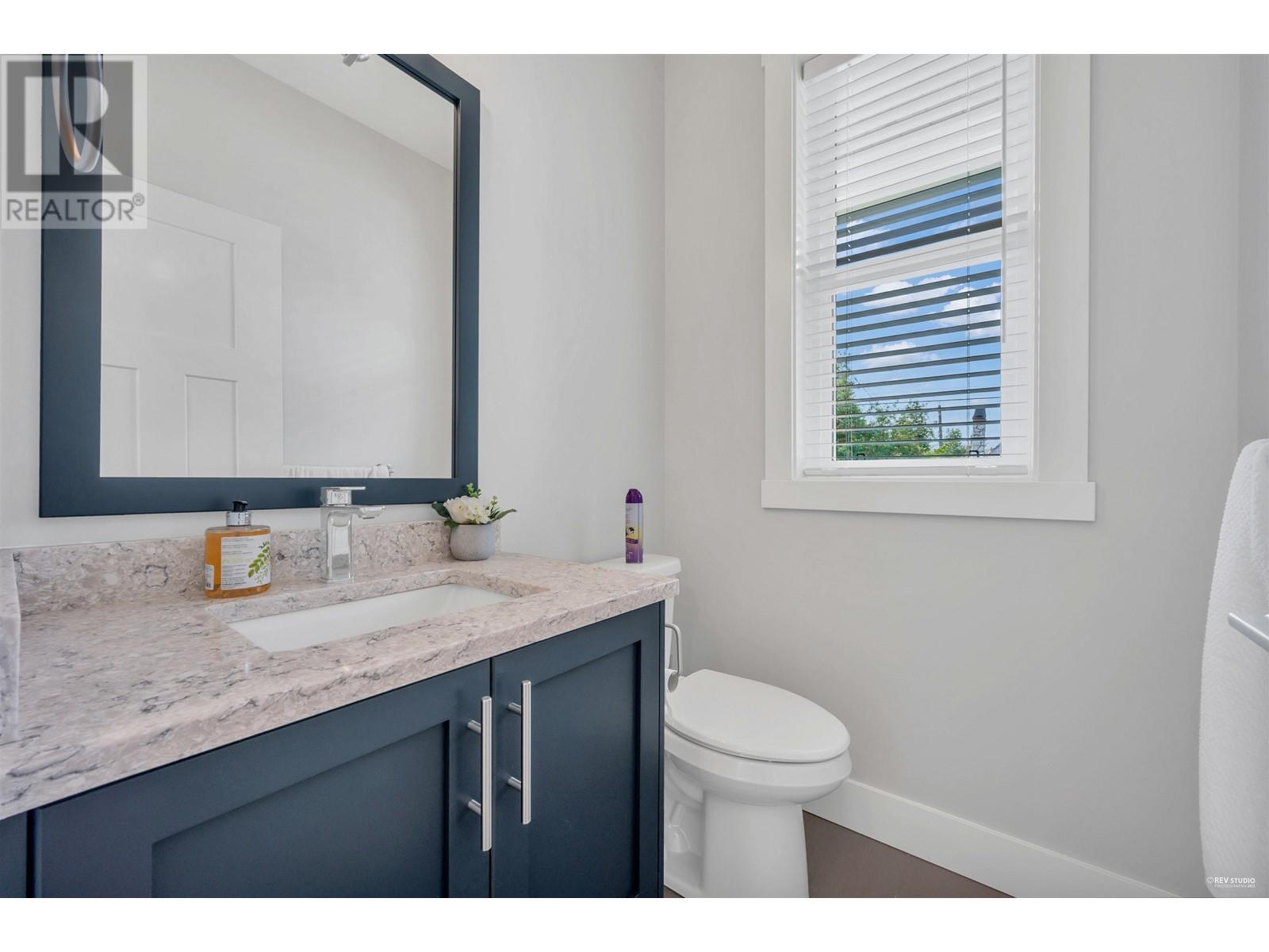 390 Seventh Avenue, New Westminster, British Columbia  V3L 2W1 - Photo 12 - R2973910