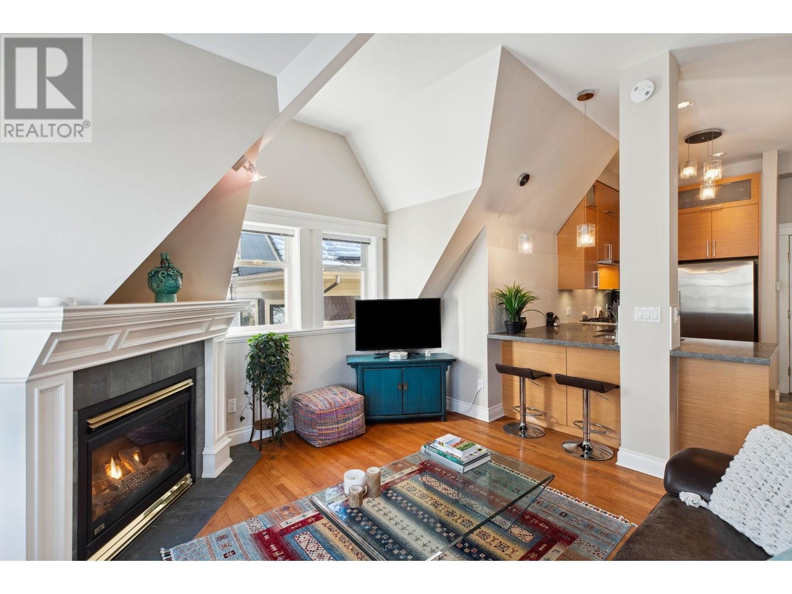 Listing Picture 8 of 35 : PH7 380 W 10TH AVENUE, Vancouver / 溫哥華 - 魯藝地產 Yvonne Lu Group - MLS Medallion Club Member