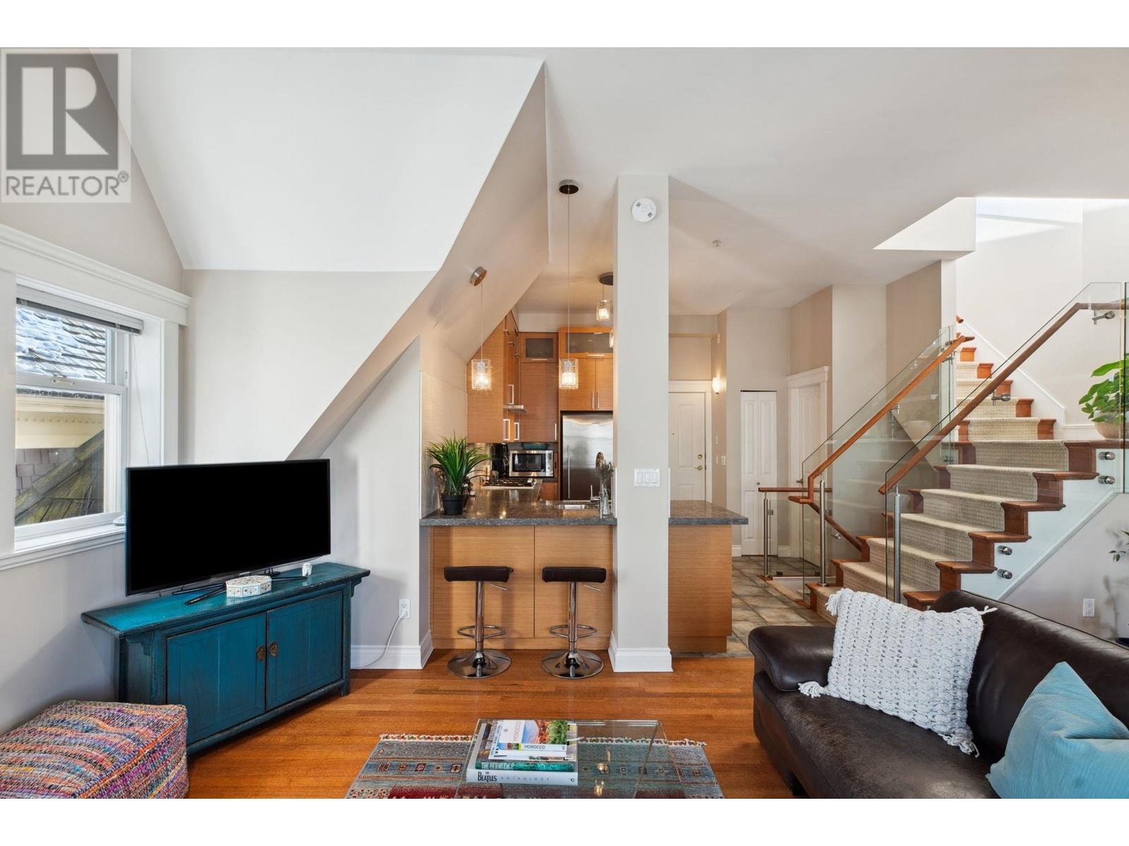 Listing Picture 6 of 35 : PH7 380 W 10TH AVENUE, Vancouver / 溫哥華 - 魯藝地產 Yvonne Lu Group - MLS Medallion Club Member