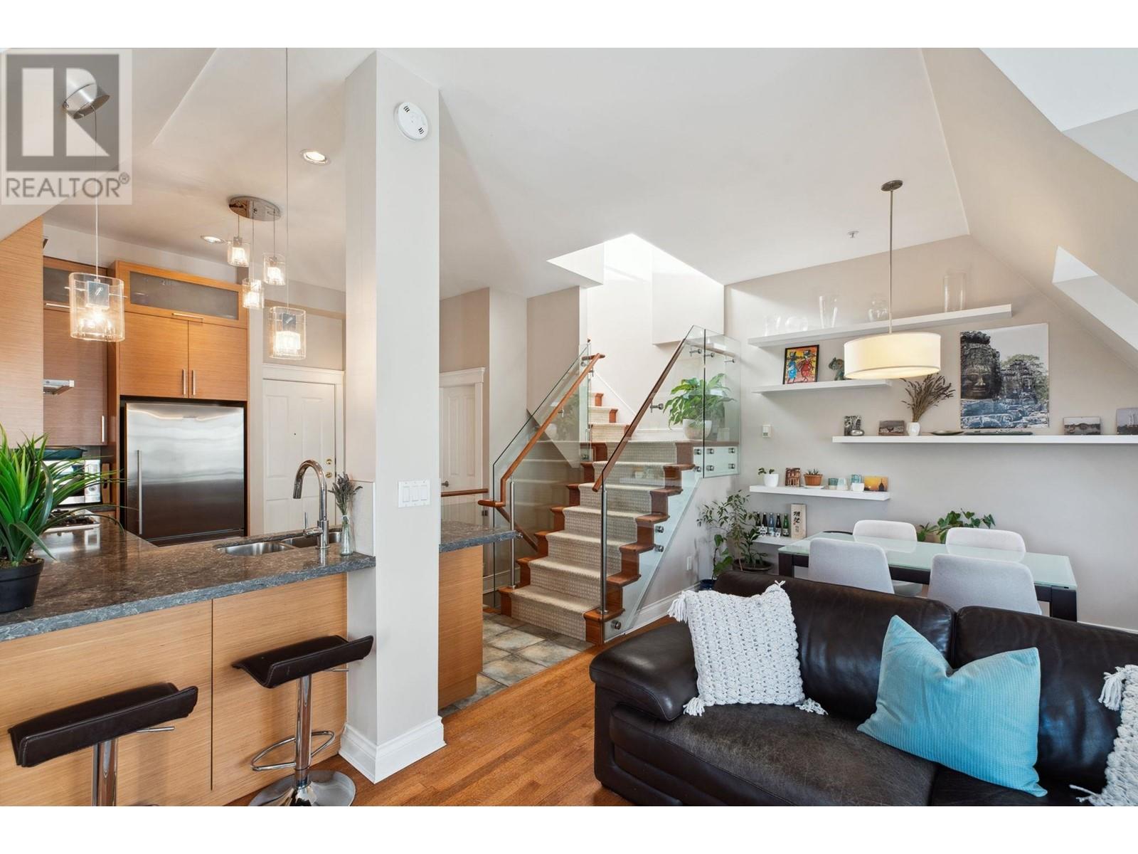 Listing Picture 9 of 35 : PH7 380 W 10TH AVENUE, Vancouver / 溫哥華 - 魯藝地產 Yvonne Lu Group - MLS Medallion Club Member