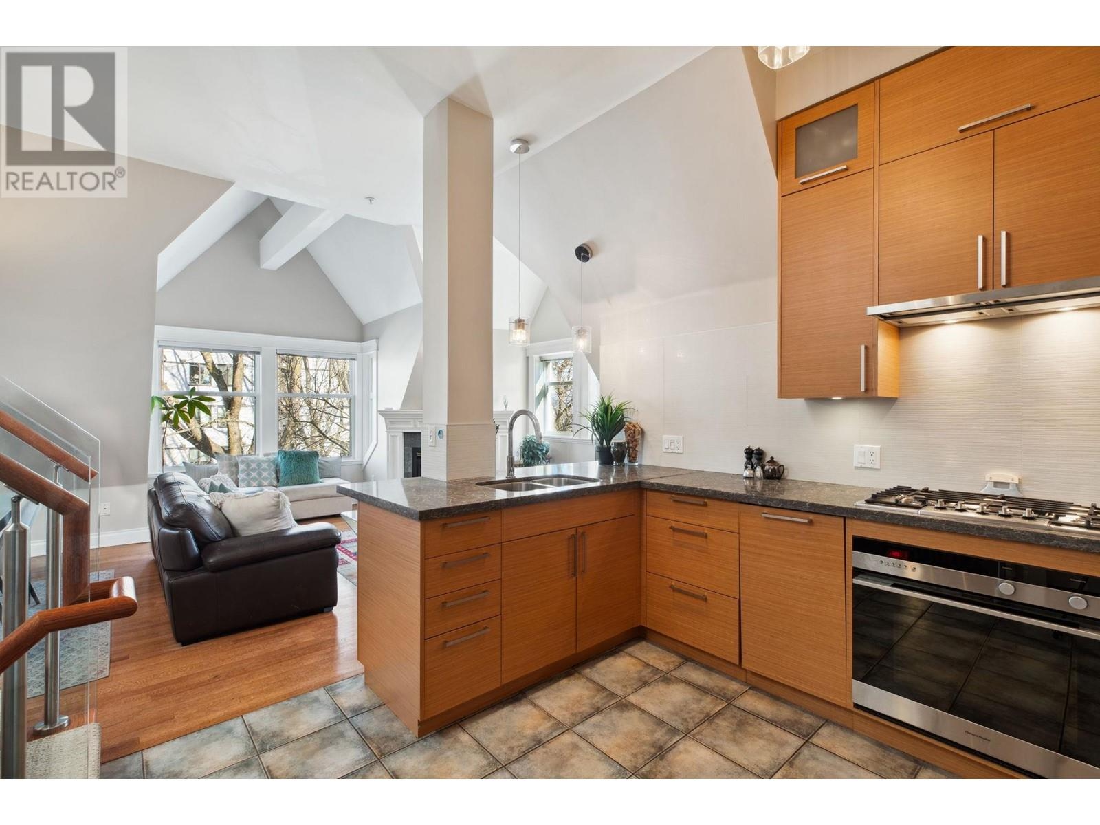 Listing Picture 12 of 35 : PH7 380 W 10TH AVENUE, Vancouver / 溫哥華 - 魯藝地產 Yvonne Lu Group - MLS Medallion Club Member