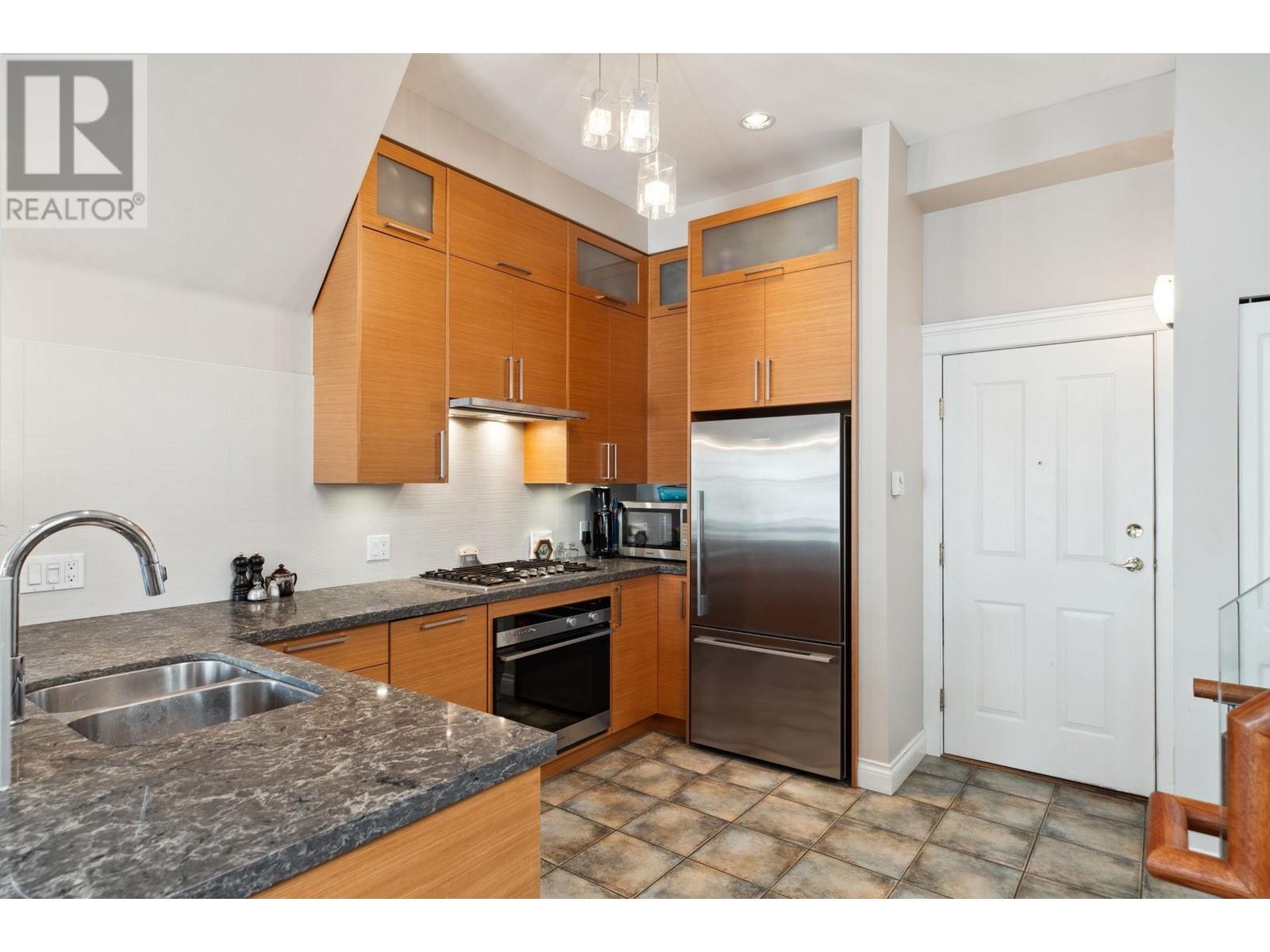 Listing Picture 15 of 35 : PH7 380 W 10TH AVENUE, Vancouver / 溫哥華 - 魯藝地產 Yvonne Lu Group - MLS Medallion Club Member