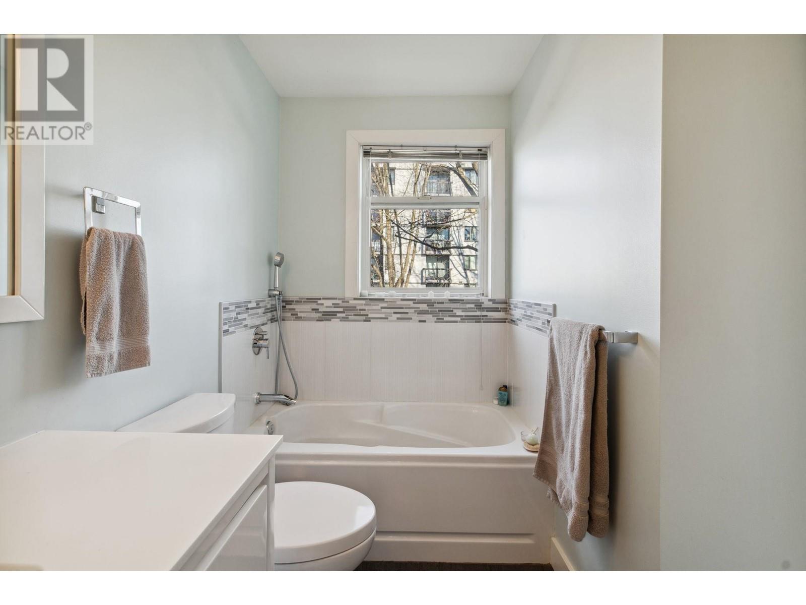 Listing Picture 24 of 35 : PH7 380 W 10TH AVENUE, Vancouver / 溫哥華 - 魯藝地產 Yvonne Lu Group - MLS Medallion Club Member