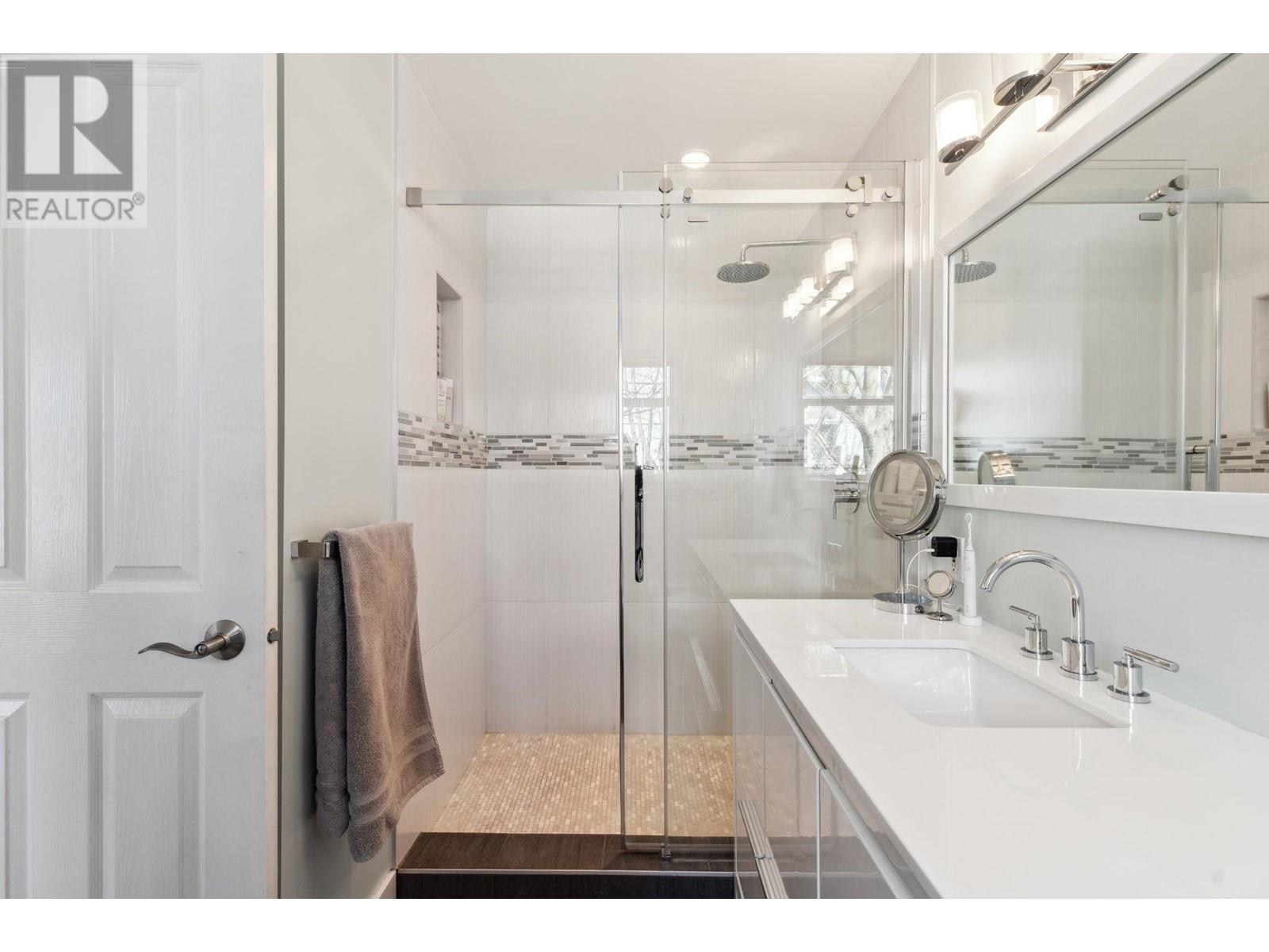 Listing Picture 23 of 35 : PH7 380 W 10TH AVENUE, Vancouver / 溫哥華 - 魯藝地產 Yvonne Lu Group - MLS Medallion Club Member