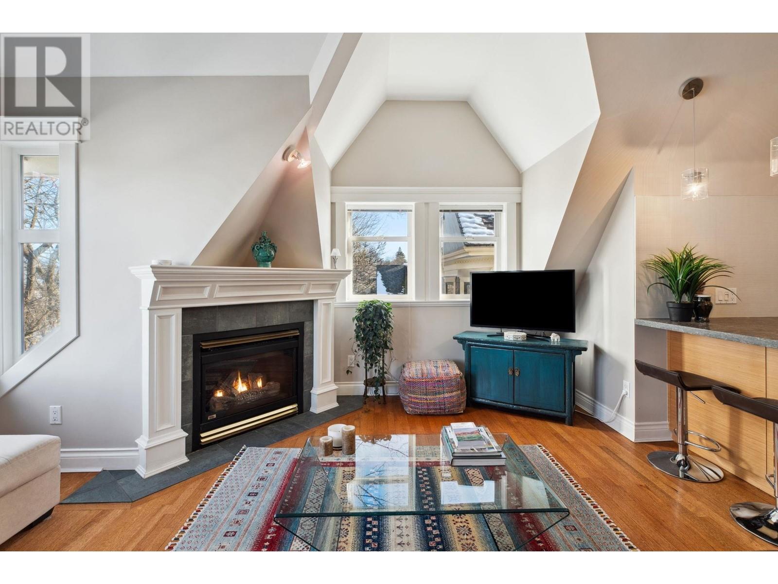 Listing Picture 4 of 35 : PH7 380 W 10TH AVENUE, Vancouver / 溫哥華 - 魯藝地產 Yvonne Lu Group - MLS Medallion Club Member