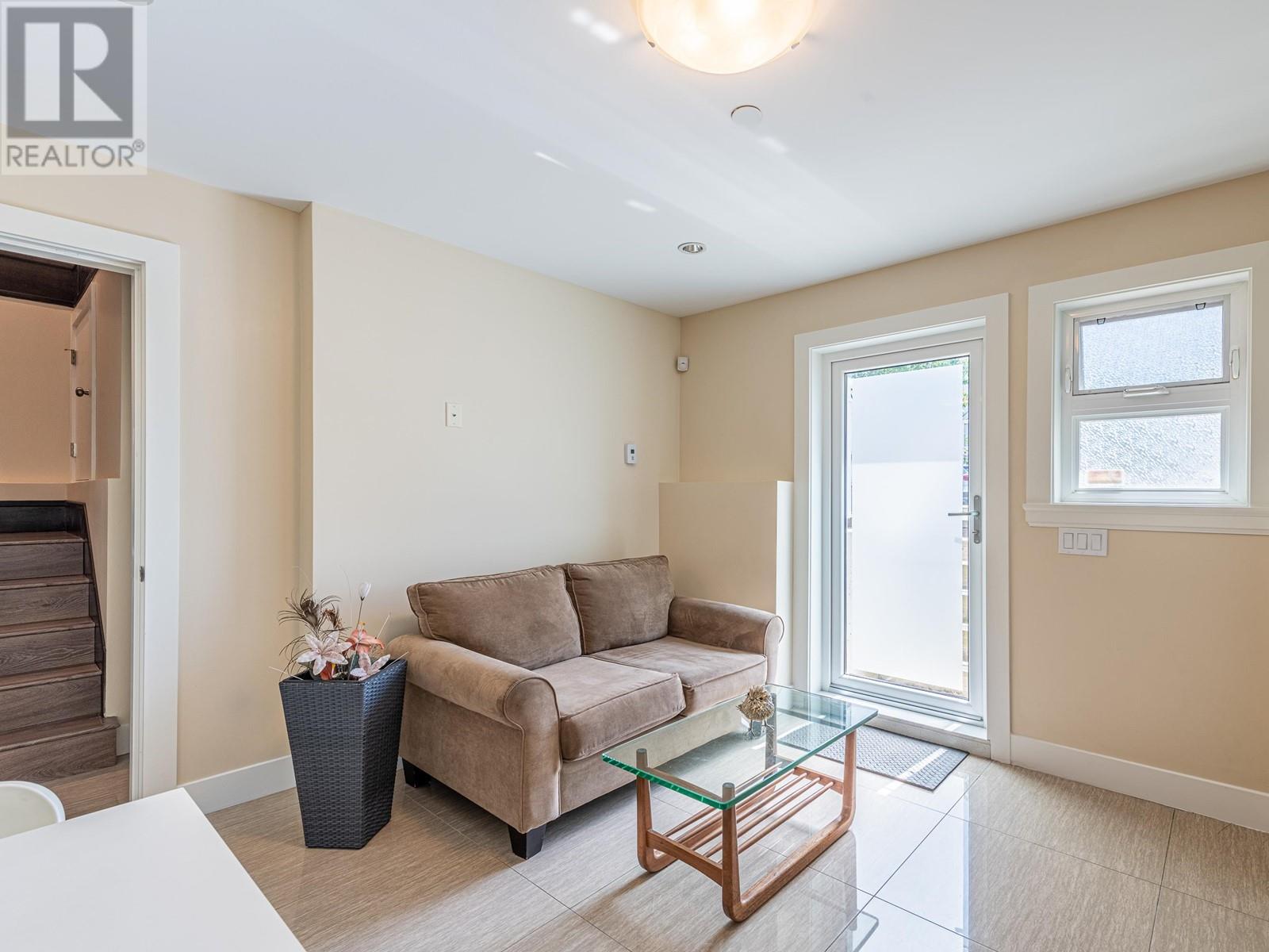 Listing Picture 14 of 39 : 2465 BROCK STREET, Vancouver / 溫哥華 - 魯藝地產 Yvonne Lu Group - MLS Medallion Club Member