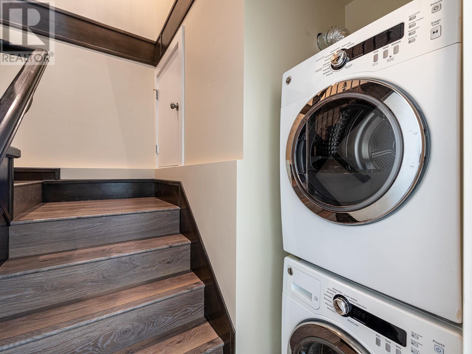 Listing Picture 32 of 39 : 2465 BROCK STREET, Vancouver / 溫哥華 - 魯藝地產 Yvonne Lu Group - MLS Medallion Club Member