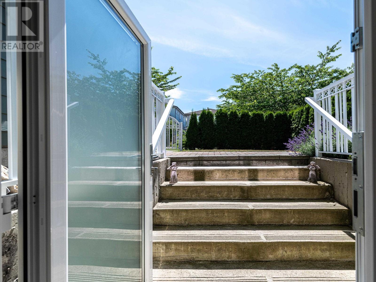 Listing Picture 33 of 39 : 2465 BROCK STREET, Vancouver / 溫哥華 - 魯藝地產 Yvonne Lu Group - MLS Medallion Club Member