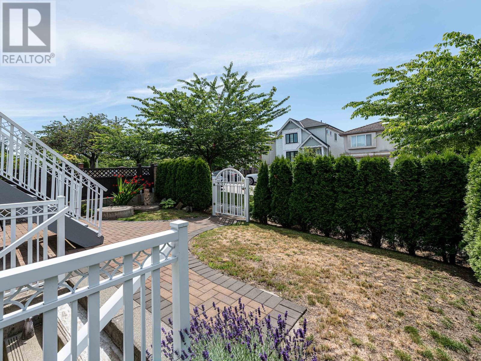 Listing Picture 35 of 39 : 2465 BROCK STREET, Vancouver / 溫哥華 - 魯藝地產 Yvonne Lu Group - MLS Medallion Club Member