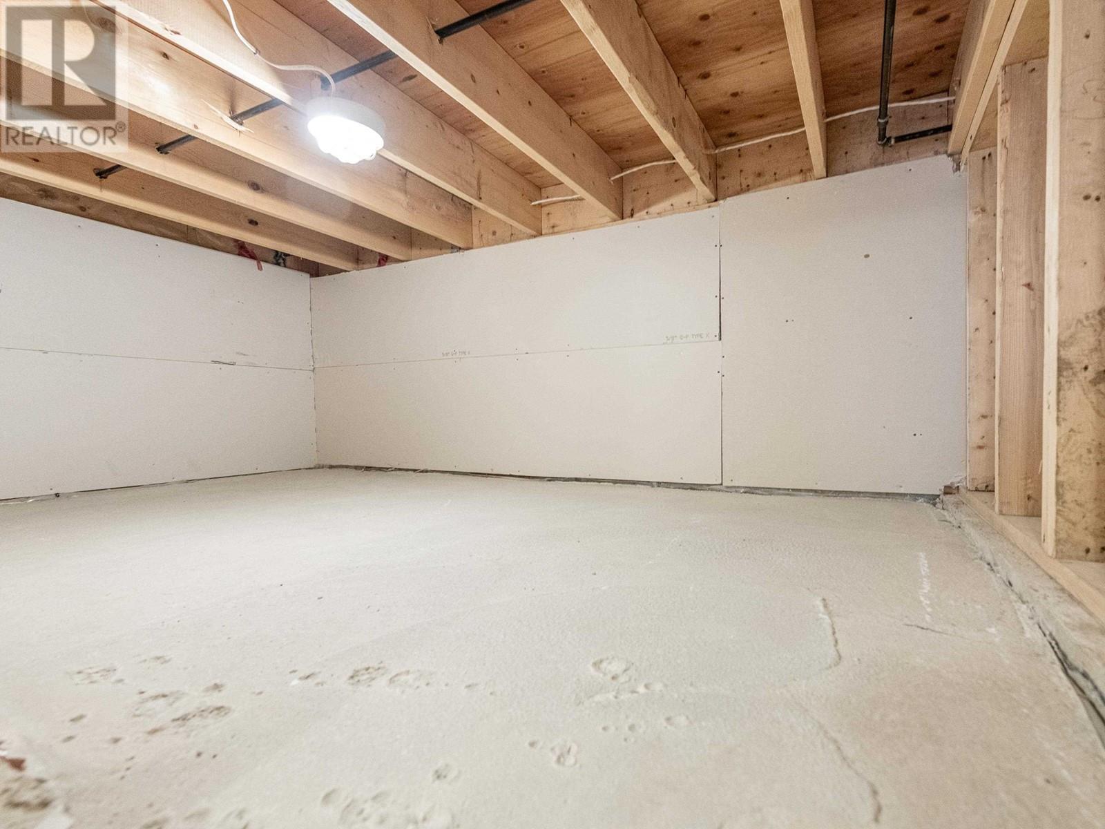 Listing Picture 36 of 39 : 2465 BROCK STREET, Vancouver / 溫哥華 - 魯藝地產 Yvonne Lu Group - MLS Medallion Club Member