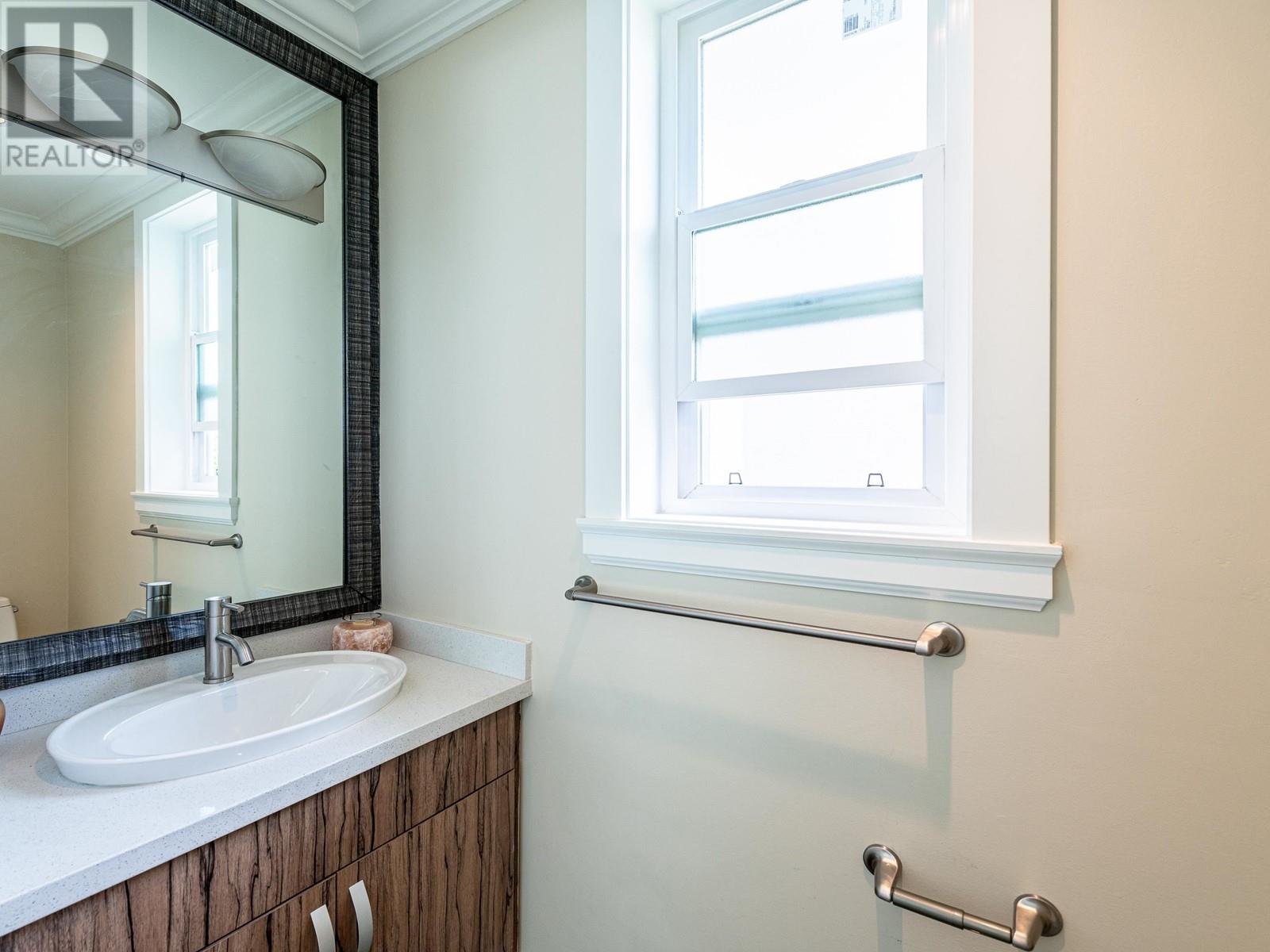 Listing Picture 22 of 39 : 2465 BROCK STREET, Vancouver / 溫哥華 - 魯藝地產 Yvonne Lu Group - MLS Medallion Club Member