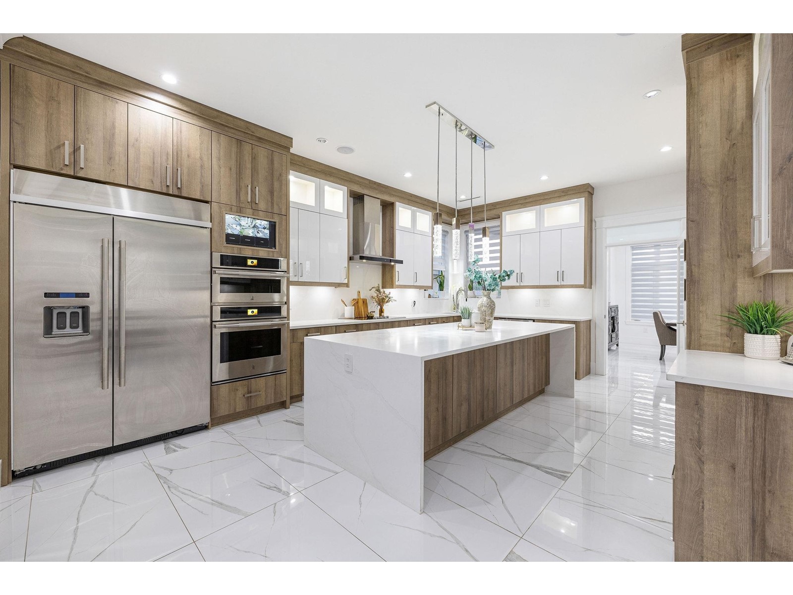 Property at 5538 184 STREET image 2