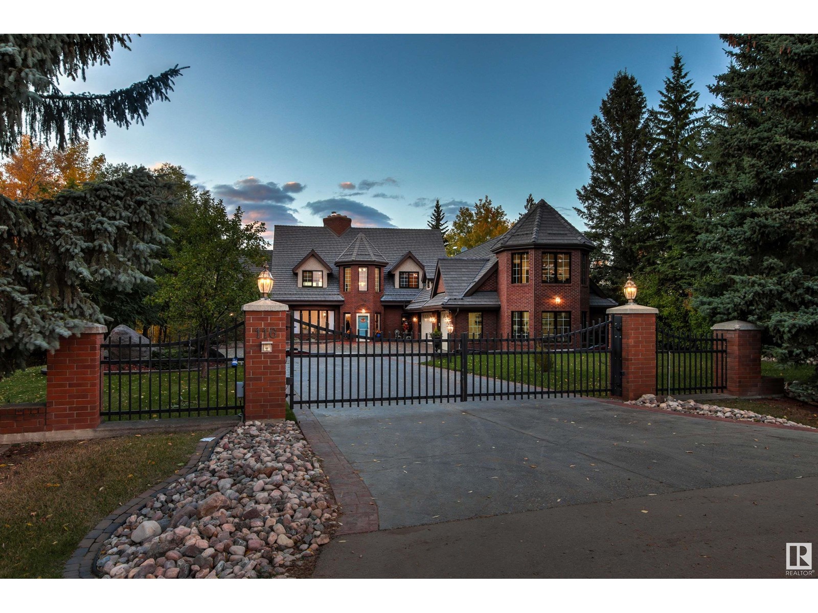 Property at 116 Windermere DR NW image 2