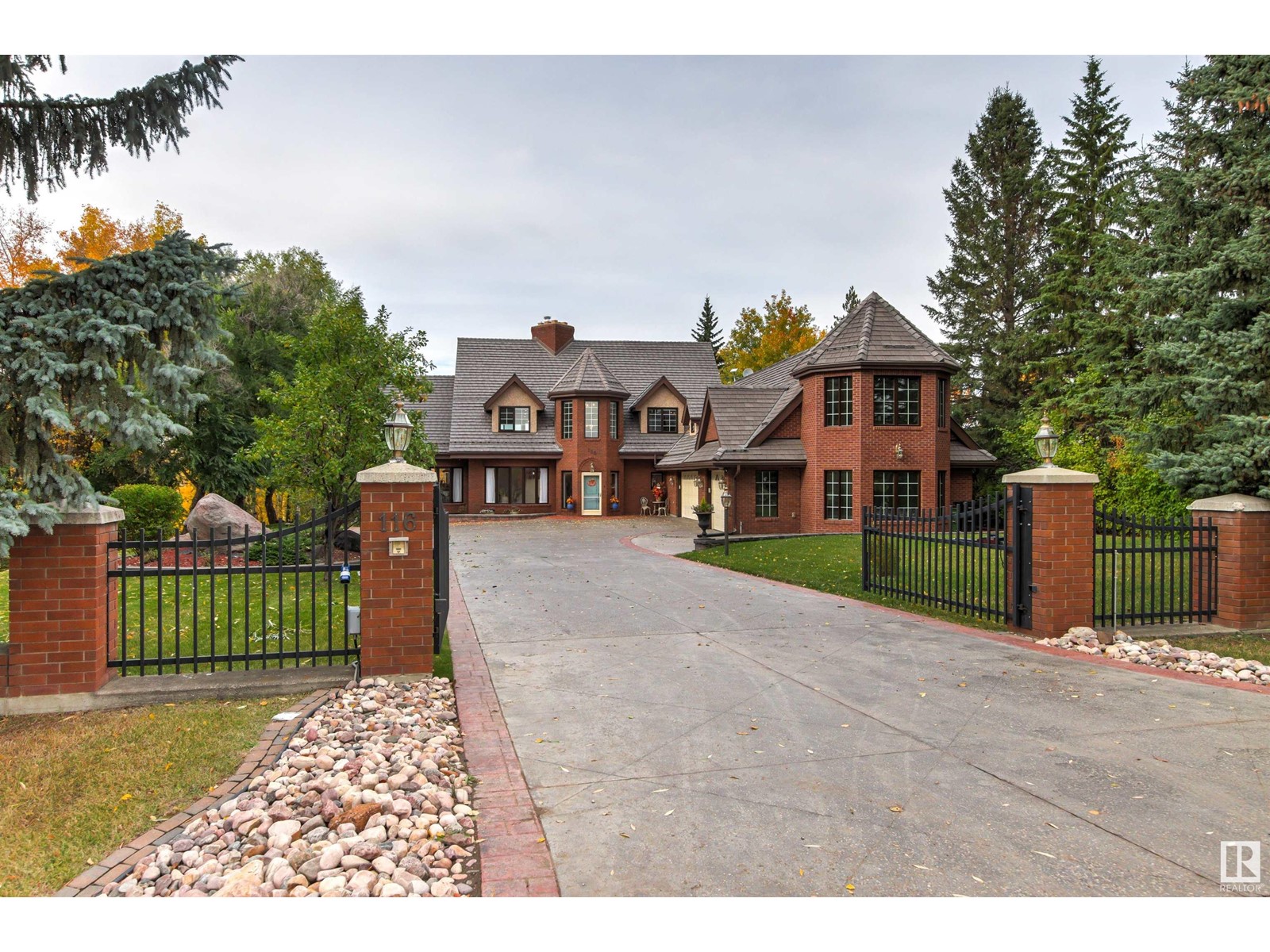 Property at 116 Windermere DR NW image 3
