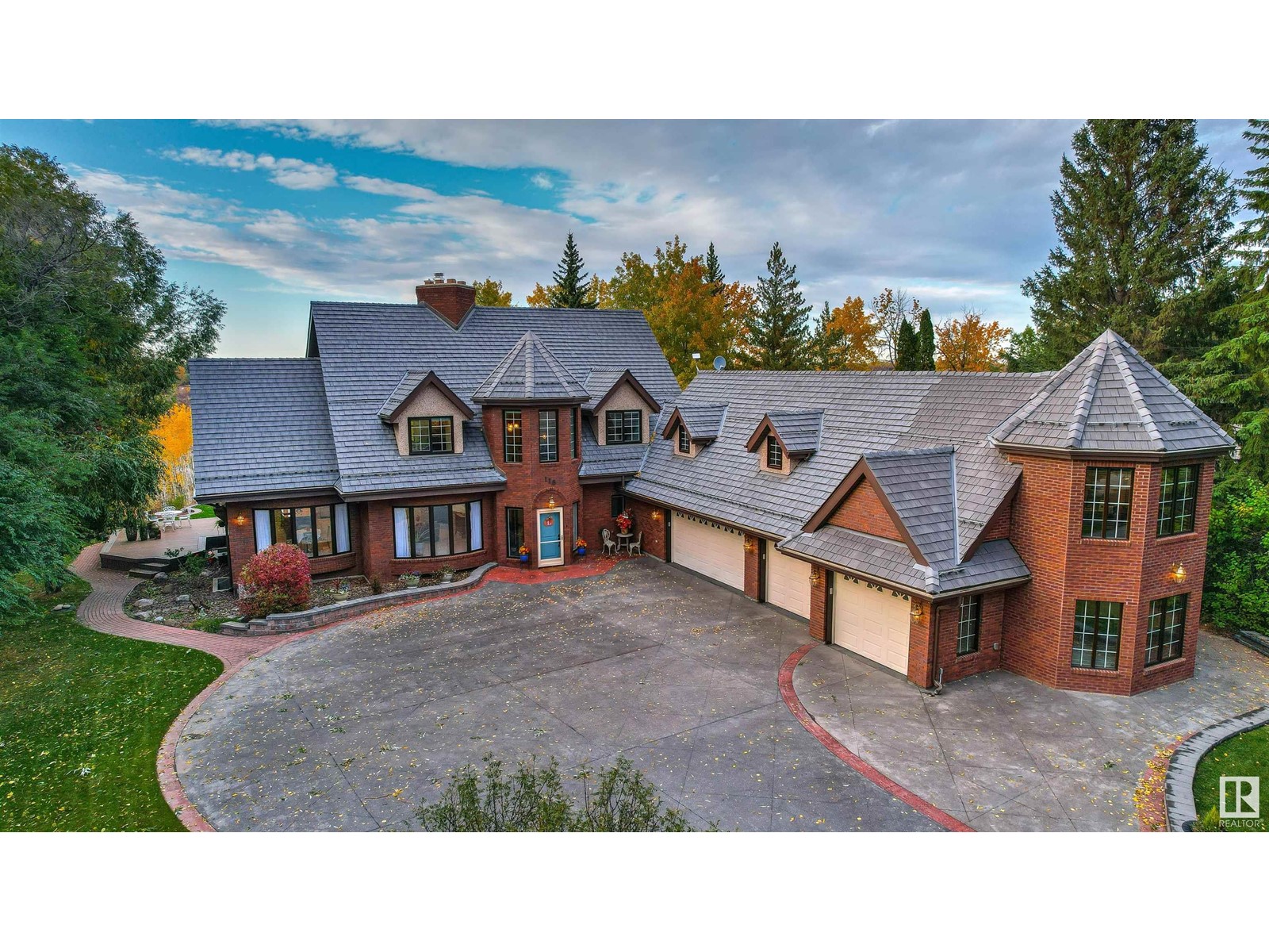 Property at 116 Windermere DR NW image 4