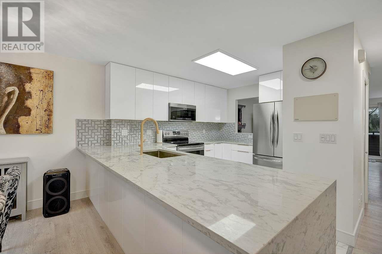 Property at 144 SHORELINE CIRCLE image 4