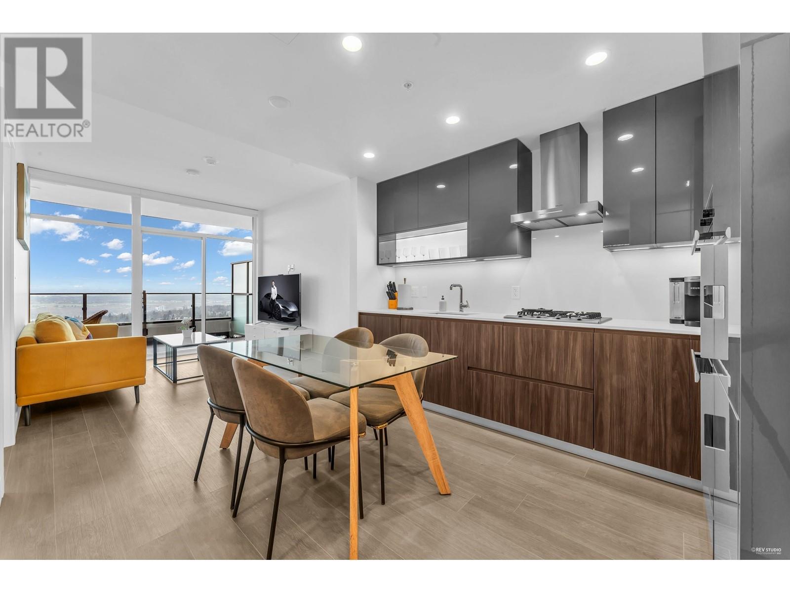 Listing Picture 2 of 30 : 2105 6511 SUSSEX AVENUE, Burnaby / 本拿比 - 魯藝地產 Yvonne Lu Group - MLS Medallion Club Member